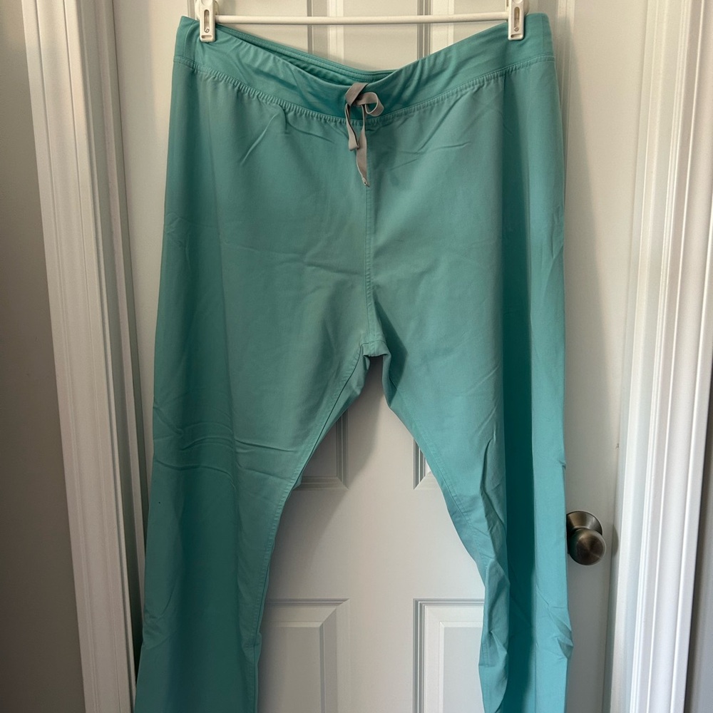 +FIGS Scrub Pants